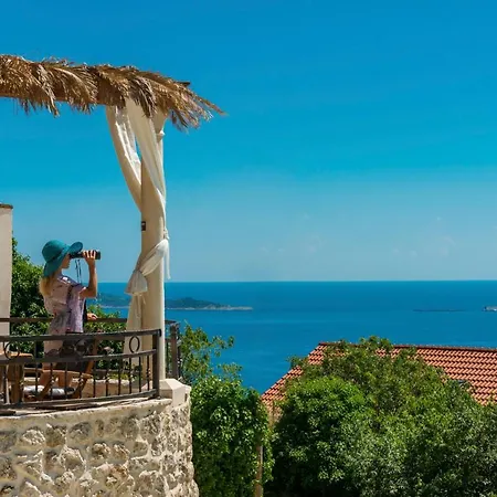 Sleeps 8 With Pool Air Con And Wifi