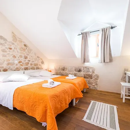 Villa Sleeps 8 With Pool Air Con And Wifi Mlini