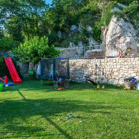 Sleeps 8 With Pool Air Con And Wifi * Mlini