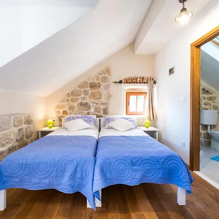 Sleeps 8 With Pool Air Con And Wifi *